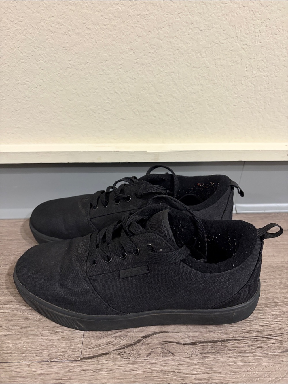 Heelys Men's All-Black Lace-Up Skate Sneakers